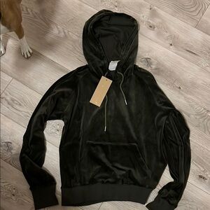 Niyama Sol velour racer sweatshirt. Color: Nori. Size medium. New with tag